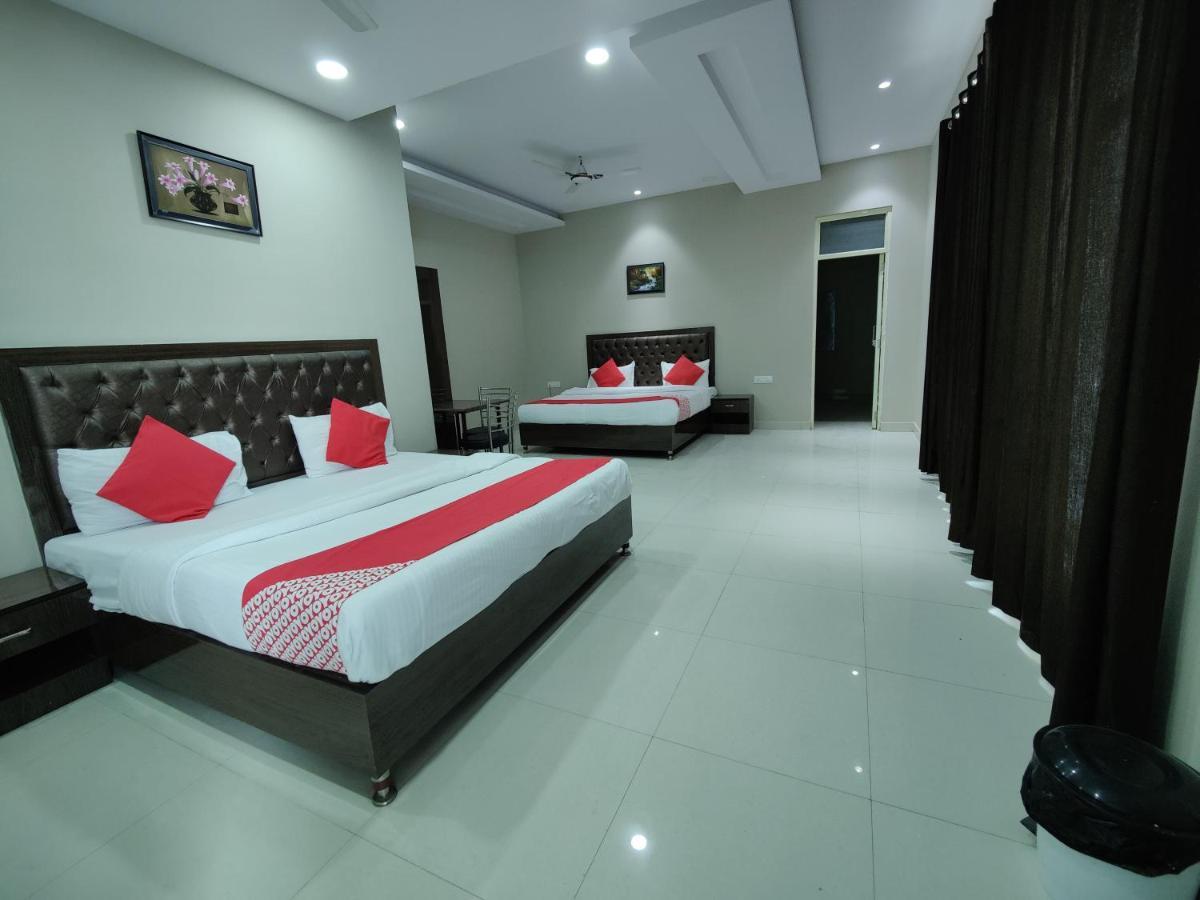 Hotel Kailash Mansarovar And Banquet Hall Барейли Екстериор снимка