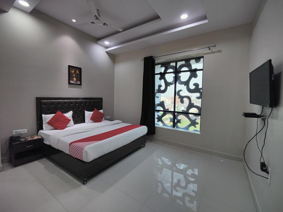 Hotel Kailash Mansarovar And Banquet Hall Барейли Екстериор снимка
