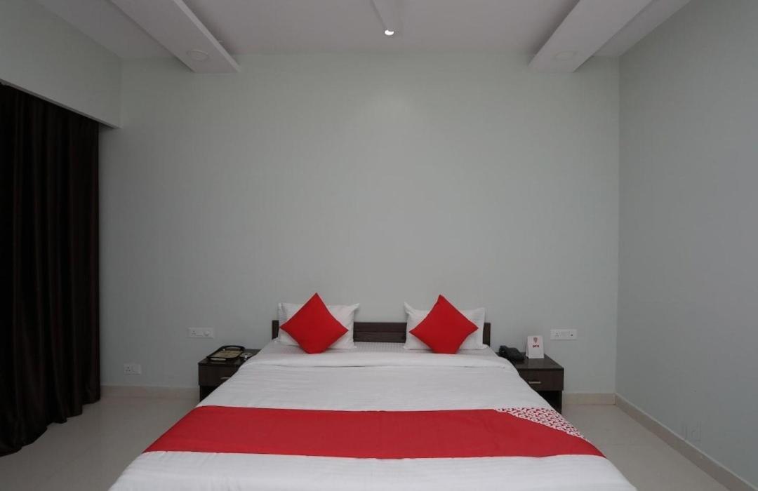 Hotel Kailash Mansarovar And Banquet Hall Барейли Екстериор снимка