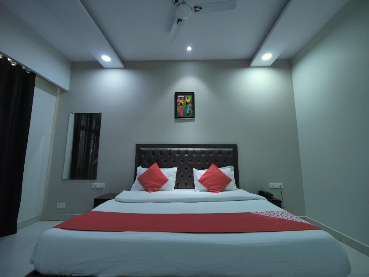Hotel Kailash Mansarovar And Banquet Hall Барейли Екстериор снимка
